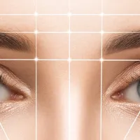 Elevación de cejas en Barcelona